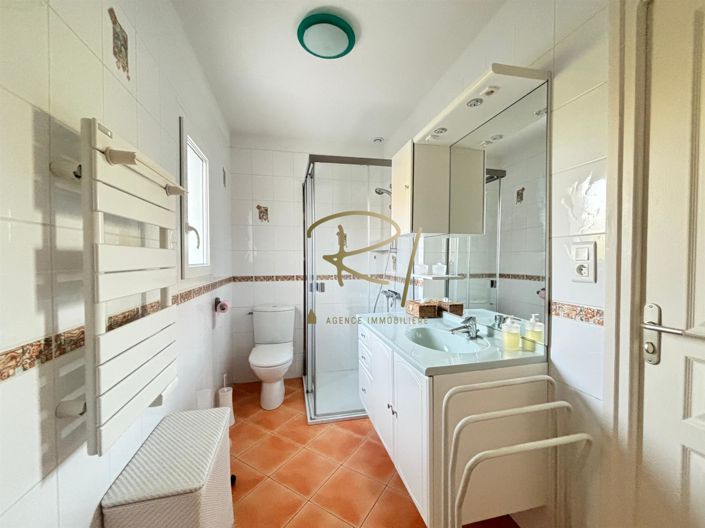 Image No.10-3 Bed House for sale