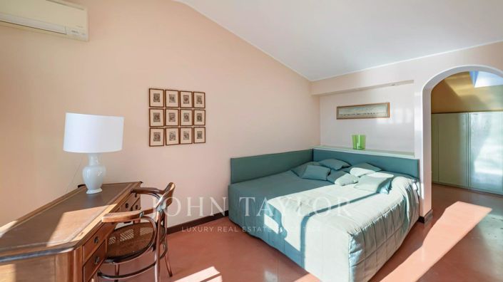 Image No.11-3 Bed House for sale