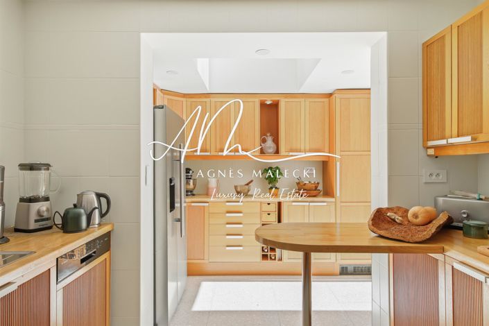 Image No.12-6 Bed House for sale