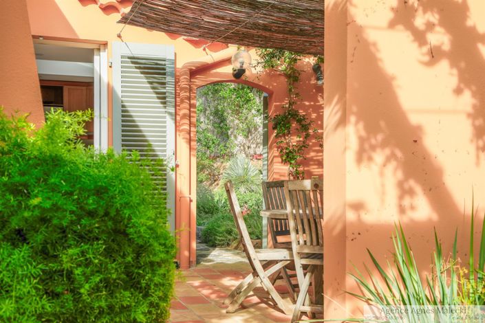 Image No.21-6 Bed House for sale