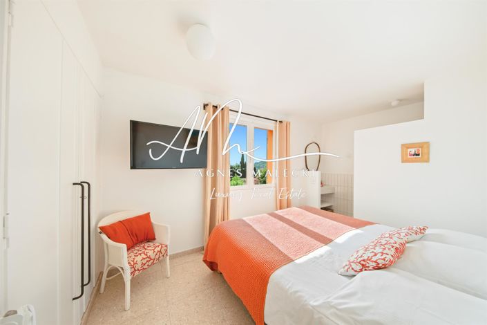 Image No.22-6 Bed House for sale