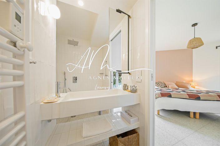 Image No.28-6 Bed House for sale