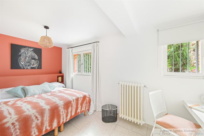 Image No.32-6 Bed House for sale