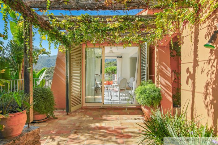 Image No.5-6 Bed House for sale