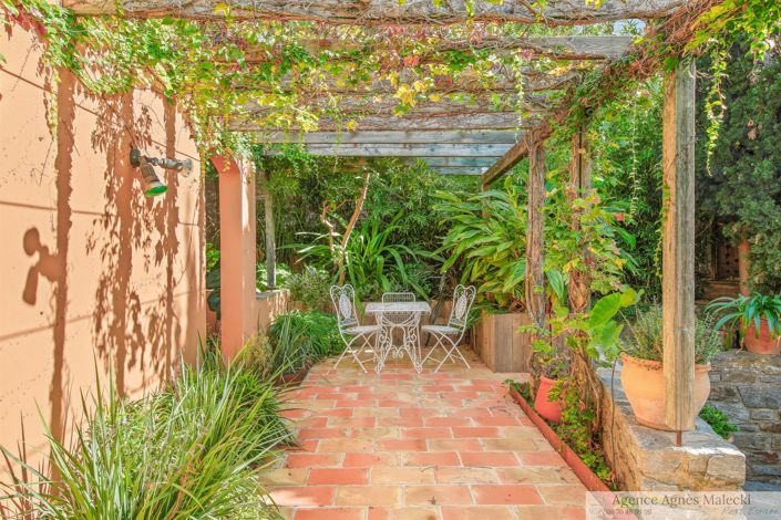 Image No.6-6 Bed House for sale