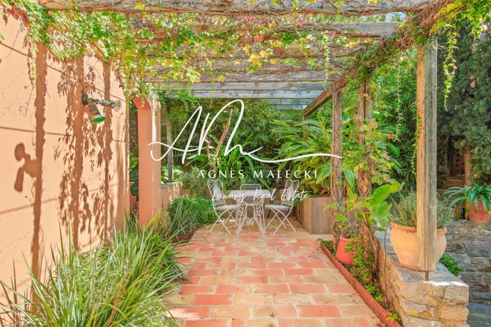 Image No.6-6 Bed House for sale