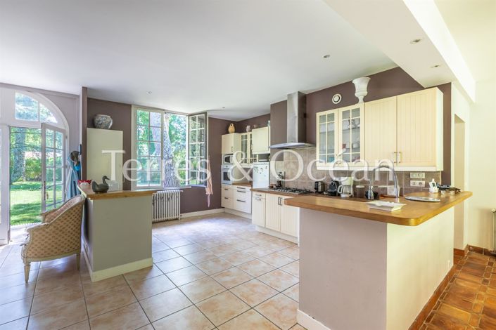 Image No.5-5 Bed House for sale