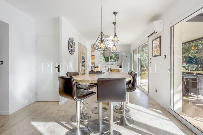 Image No.16-4 Bed Property for sale