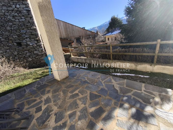 Image No.9-6 Bed House for sale