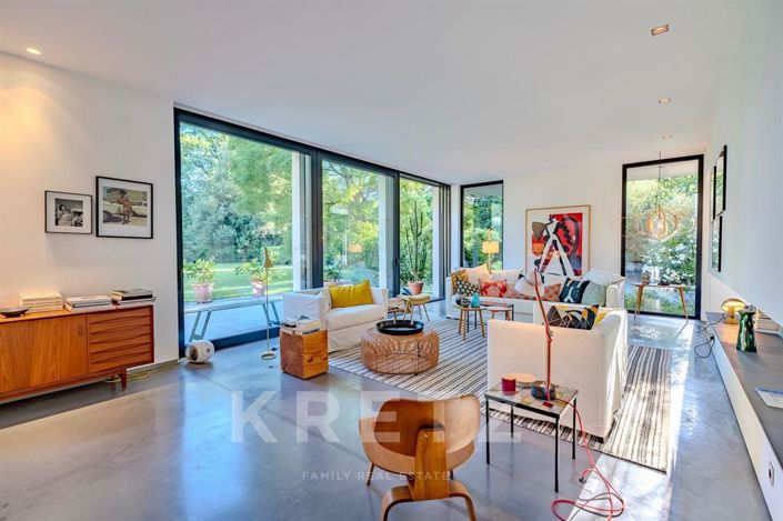 Image No.2-5 Bed Property for sale