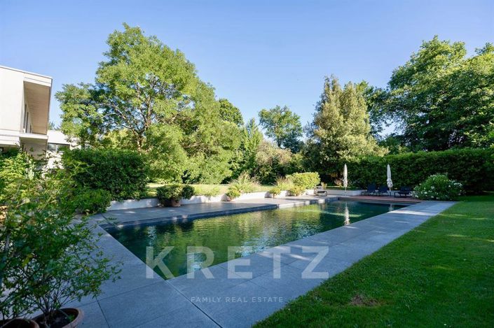 Image No.8-5 Bed Property for sale