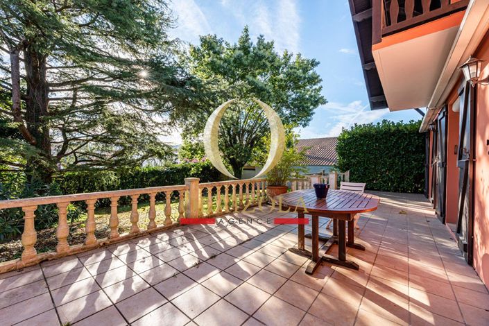 Image No.2-5 Bed House for sale