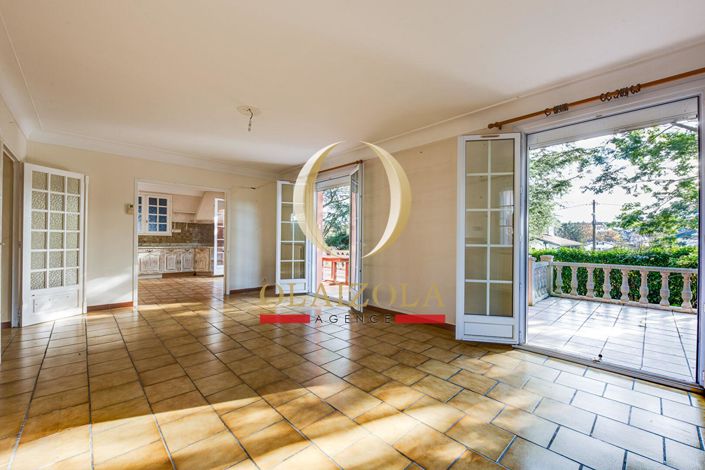 Image No.4-5 Bed House for sale