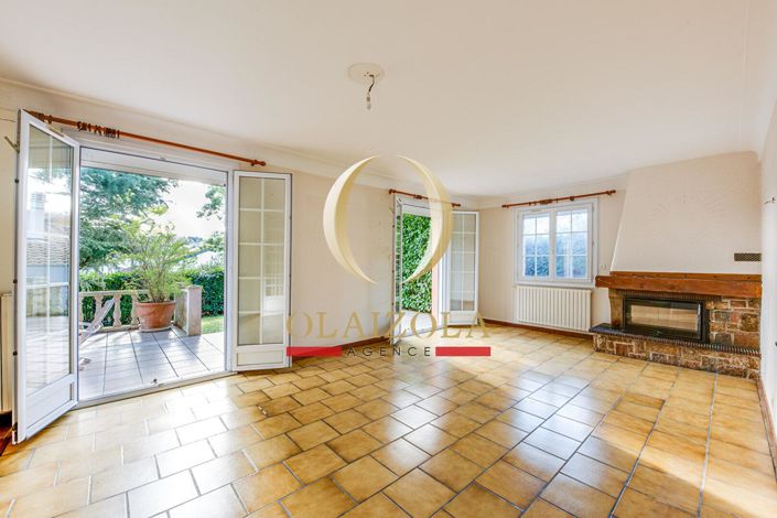 Image No.5-5 Bed House for sale