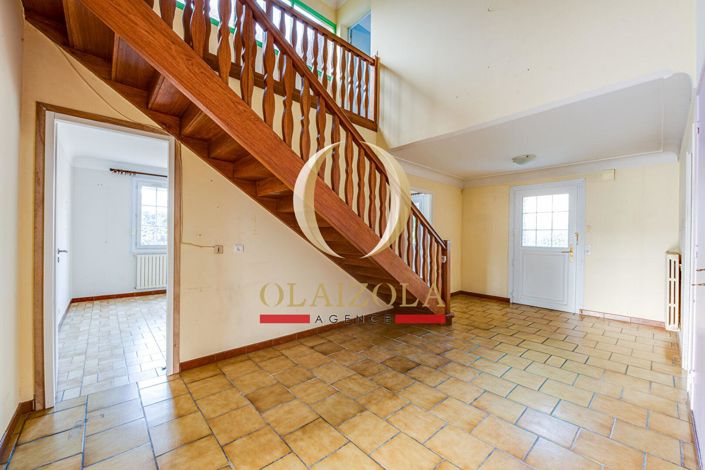 Image No.6-5 Bed House for sale