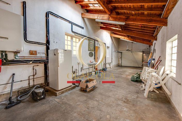 Image No.8-5 Bed House for sale