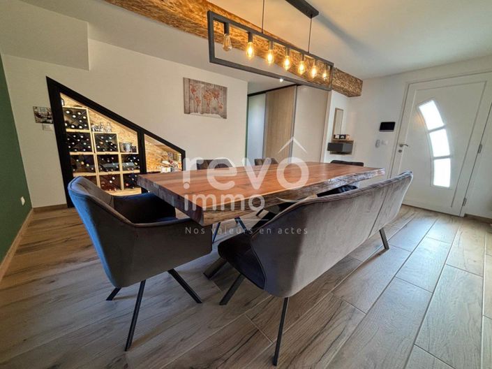 Image No.2-4 Bed House for sale