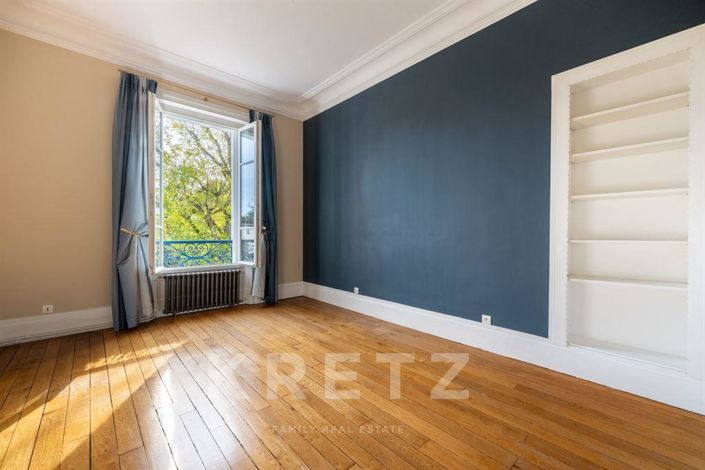 Image No.10-8 Bed Property for sale