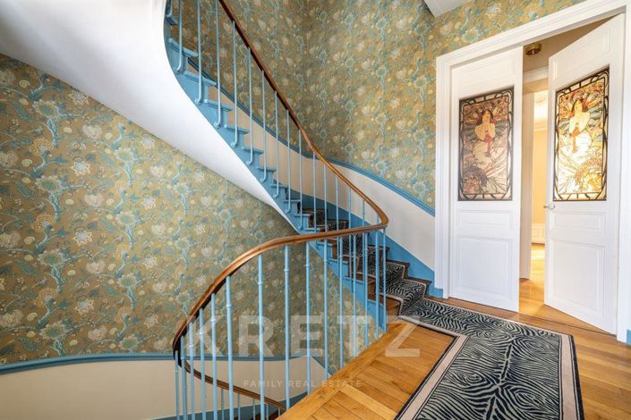 Image No.12-8 Bed Property for sale