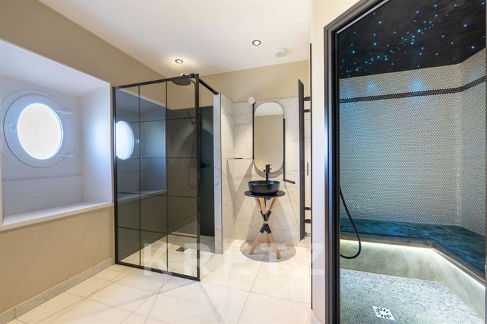 Image No.14-8 Bed Property for sale