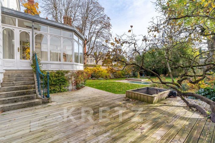 Image No.16-8 Bed Property for sale