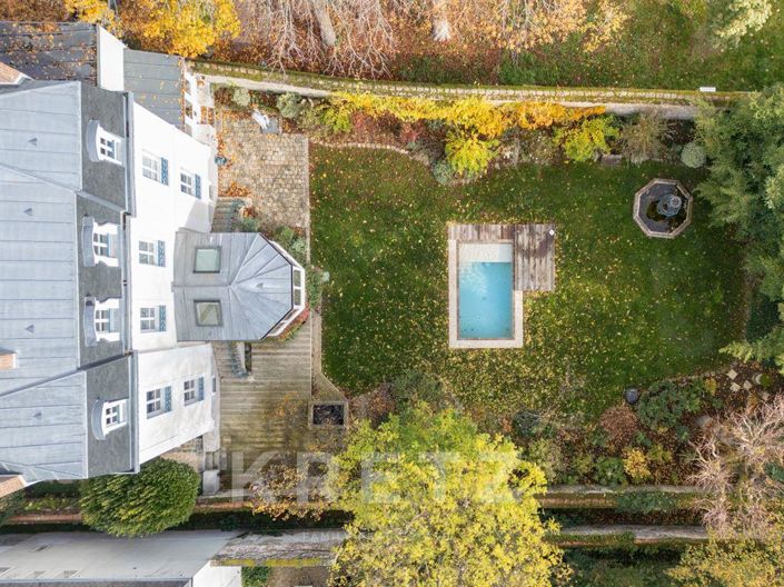 Image No.17-8 Bed Property for sale