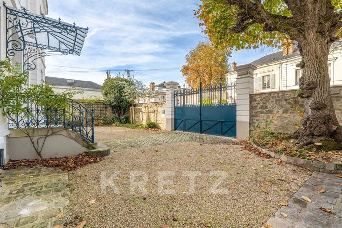 Image No.18-8 Bed Property for sale