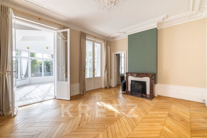 Image No.2-8 Bed Property for sale