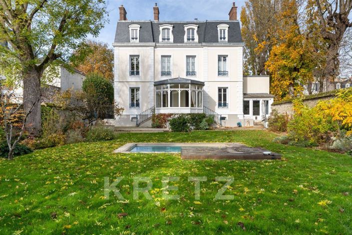 Image No.20-8 Bed Property for sale