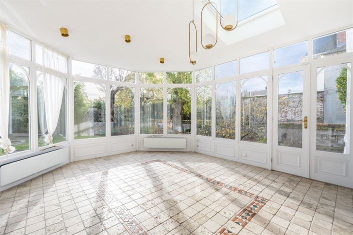 Image No.3-8 Bed Property for sale