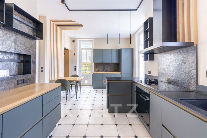 Image No.4-8 Bed Property for sale