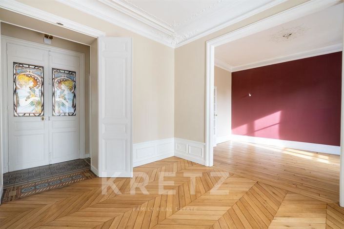 Image No.5-8 Bed Property for sale