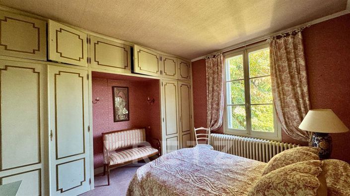 Image No.10-8 Bed Property for sale