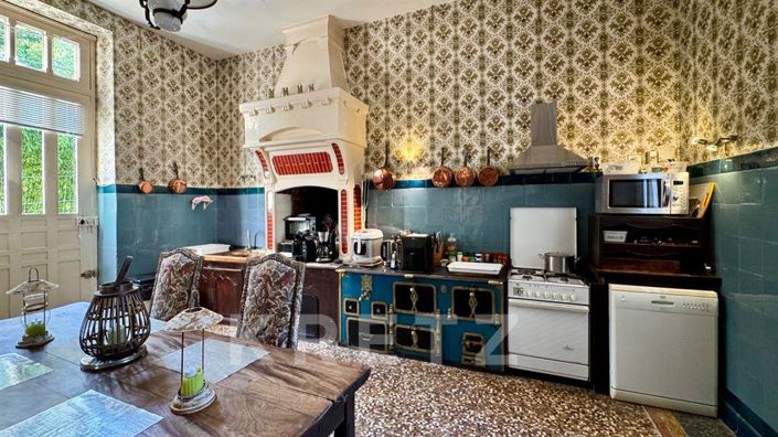 Image No.4-8 Bed Property for sale