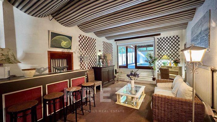 Image No.6-8 Bed Property for sale