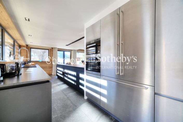 Image No.15-5 Bed Property for sale