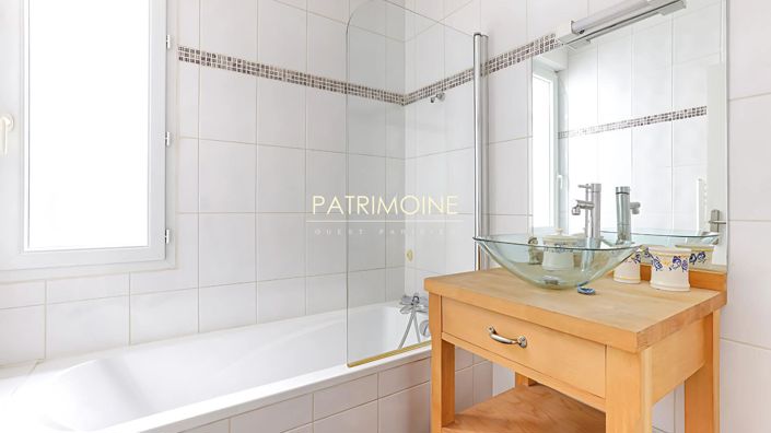 Image No.11-4 Bed Property for sale