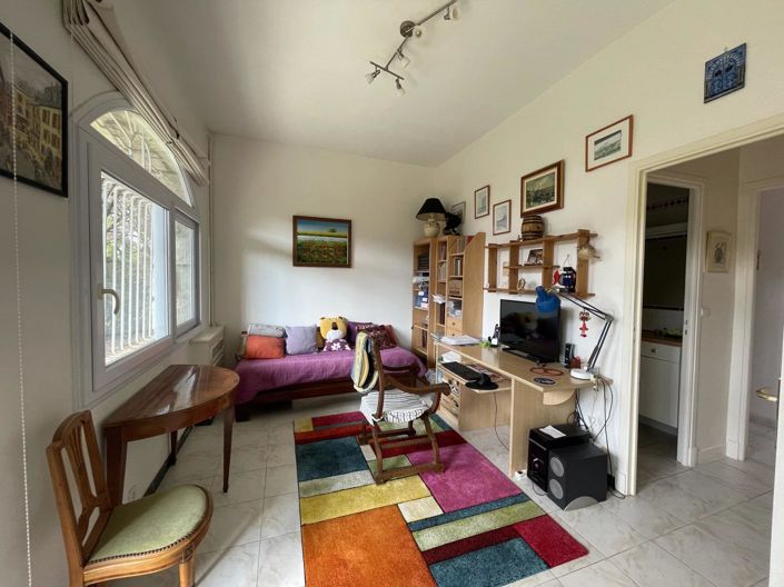 Image No.10-3 Bed House for sale