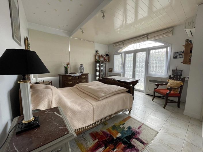 Image No.11-3 Bed House for sale