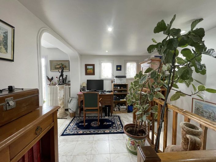 Image No.18-3 Bed House for sale