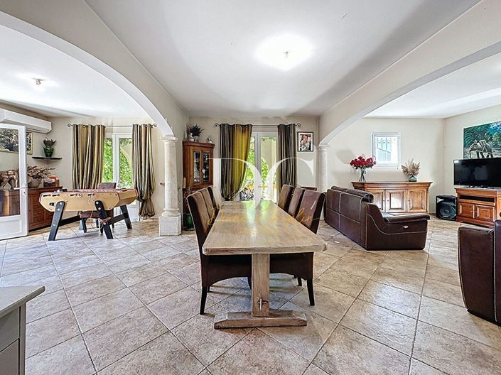 Image No.9-4 Bed House for sale