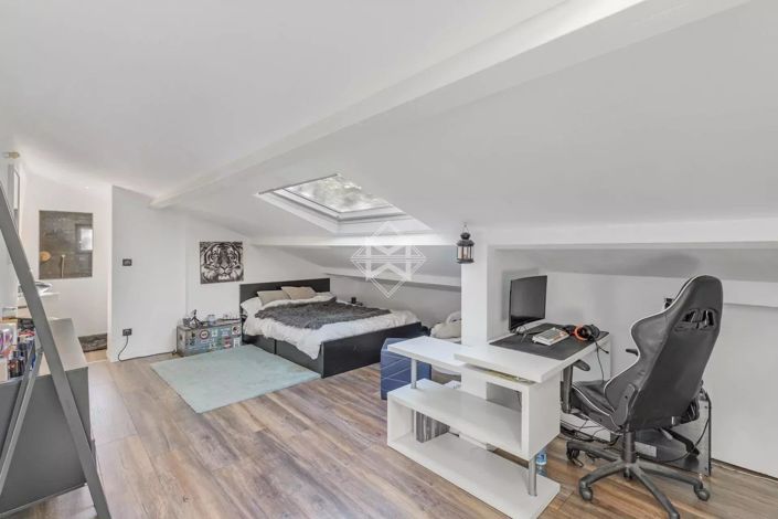 Image No.9-5 Bed House for sale