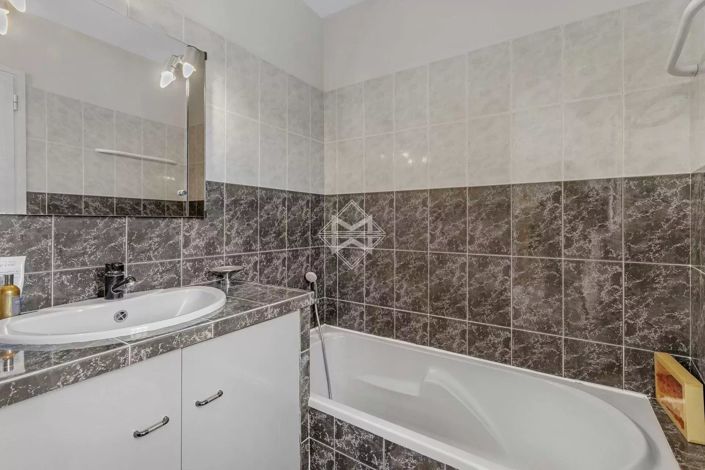 Image No.10-5 Bed House for sale