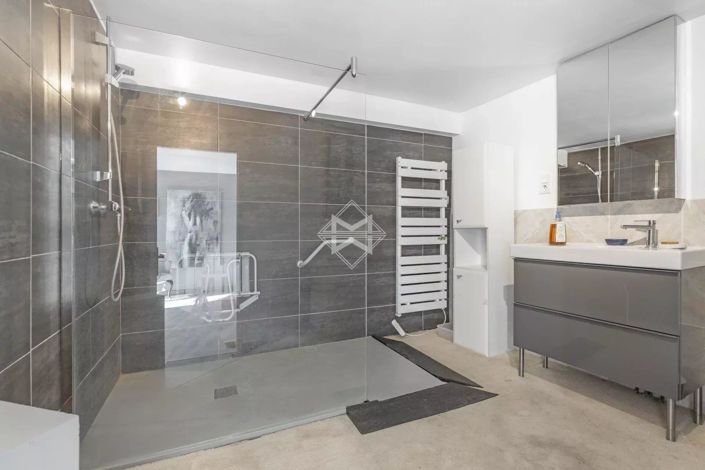 Image No.11-5 Bed House for sale