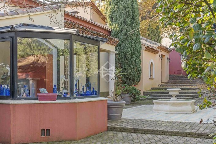 Image No.3-5 Bed House for sale