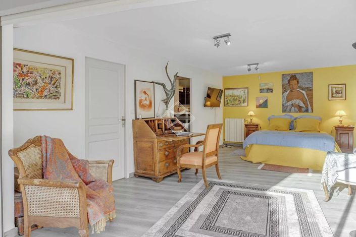 Image No.7-5 Bed House for sale