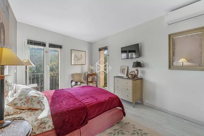 Image No.9-5 Bed House for sale