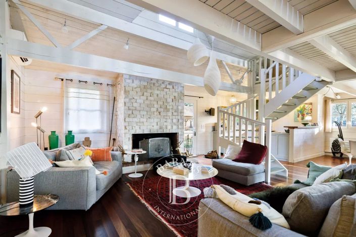 Image No.17-8 Bed House for sale