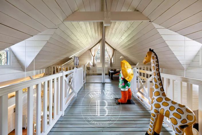 Image No.18-8 Bed House for sale