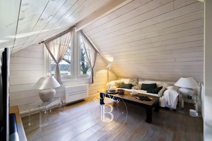 Image No.19-8 Bed House for sale